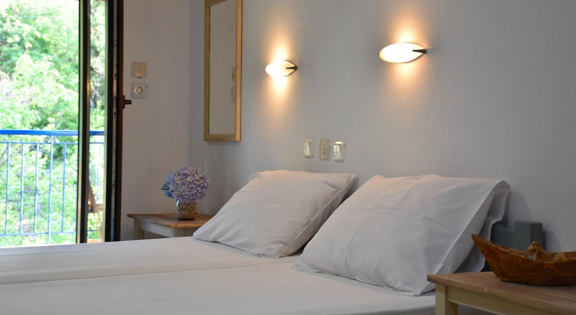 Mirsini Apartments Kariotes ภายนอก รูปภาพ
